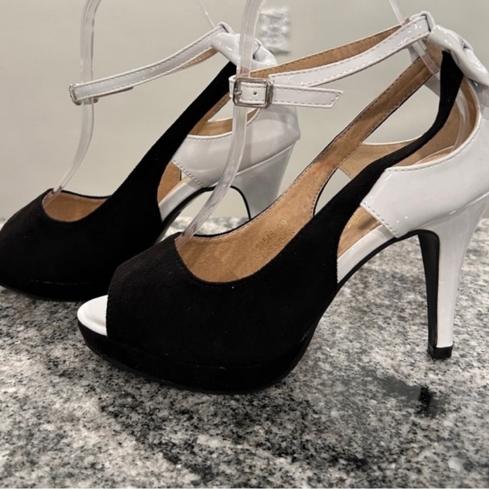 8 Get More Beauty Black and White Stiletto Peep Toe Pumps